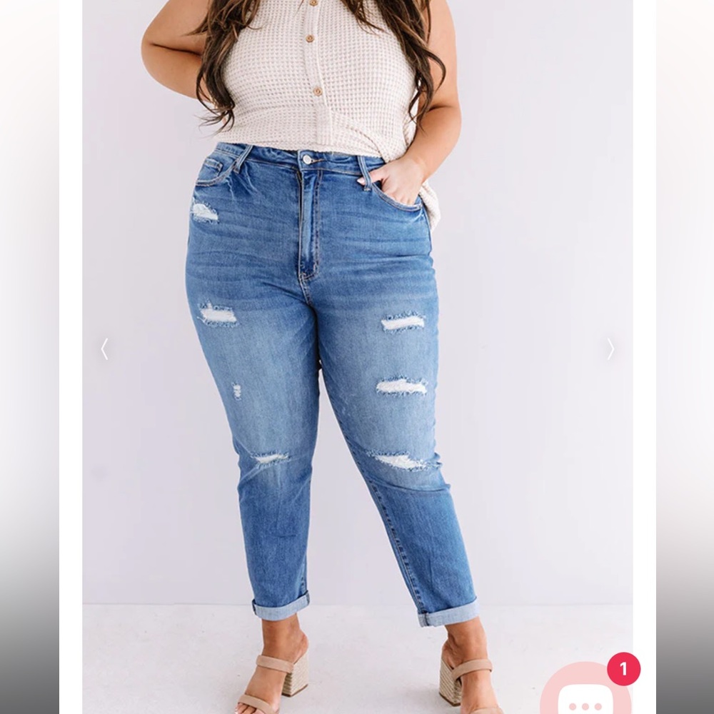 Super cute jeans! Stretchy and comfy!
